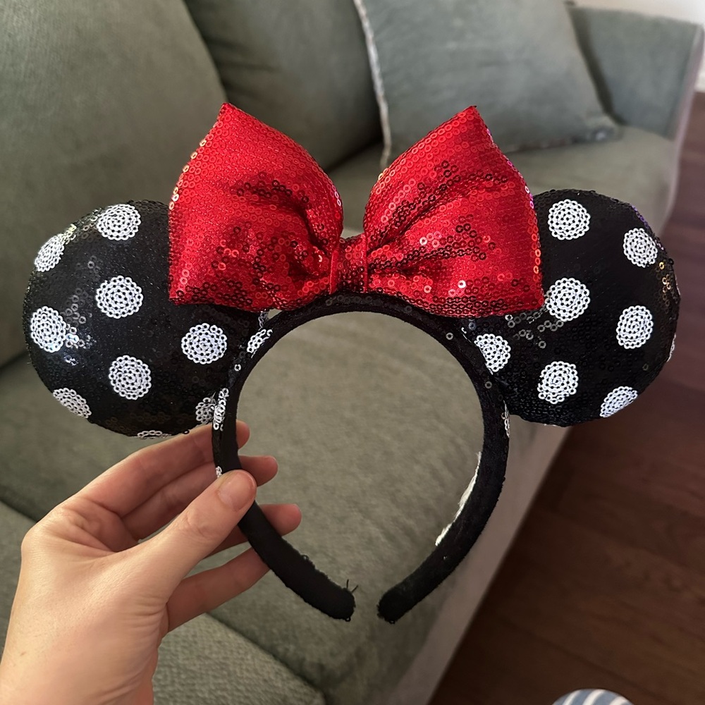 WDW Disney Parks ears - never worn but tag has been cut off.